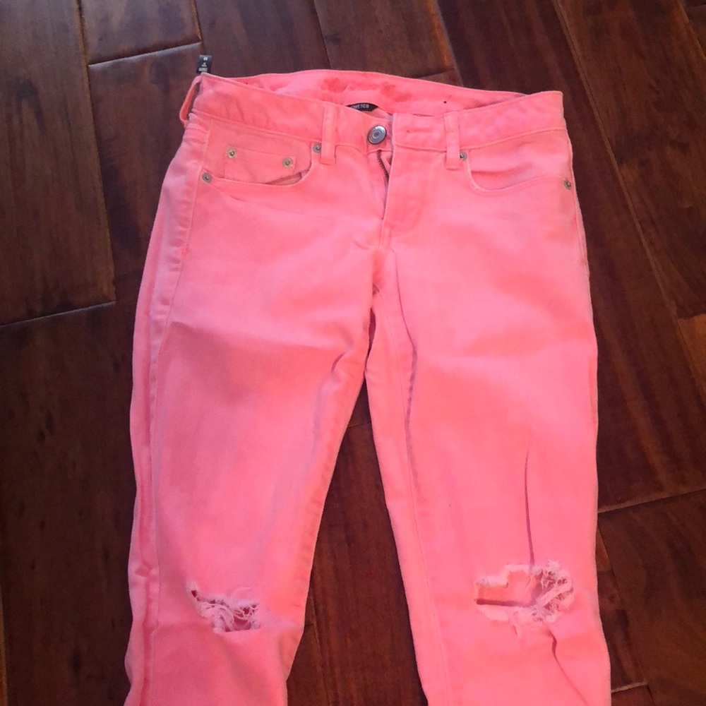 Hot pink American Eagle jeans Never Worn!